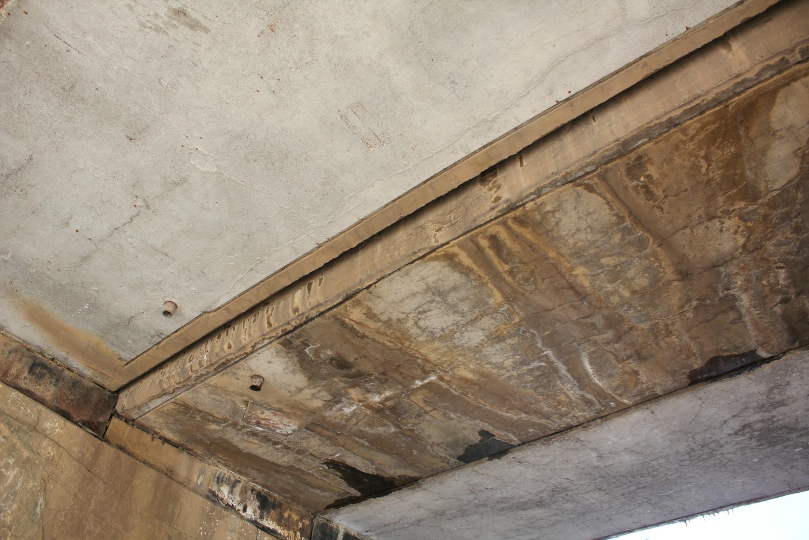 Details underneath bridge, showing slabs of different ages